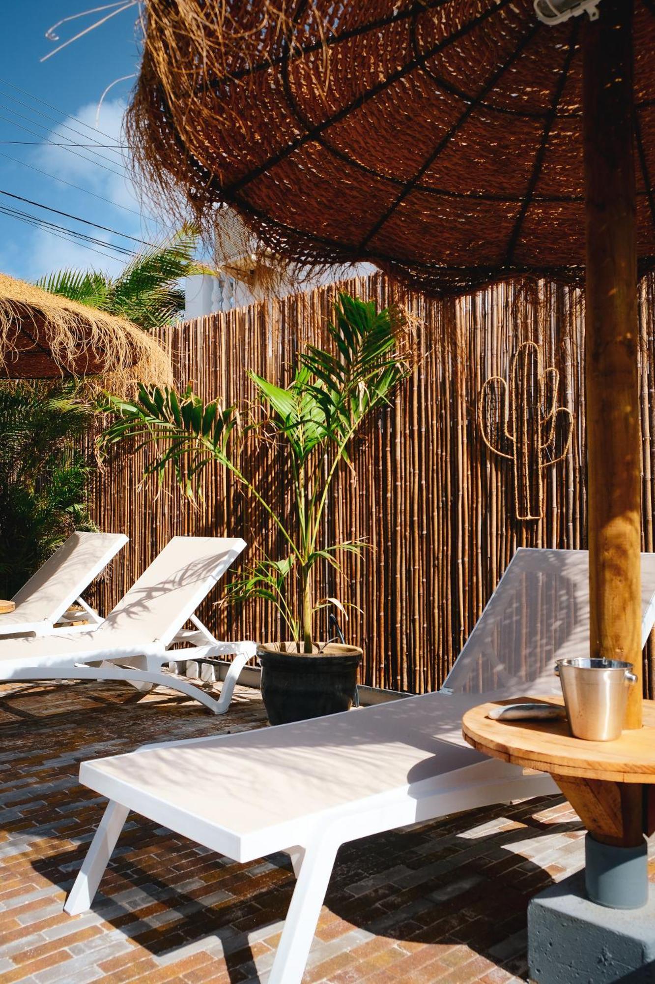 Tiki Blou - Mini Resort Centraal Gelegen Tussen Mambo Beach & Jan Thiel Willemstad Exterior photo